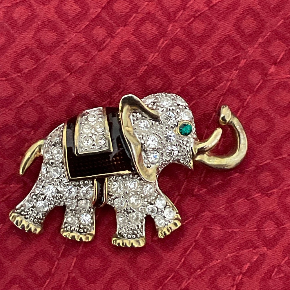 •Vintage Rhinestones Elephant Brooch Pin